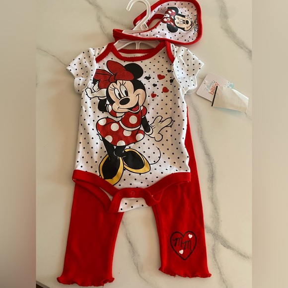 Disney Baby 3 piece set with bib. Baby girl 6/9 months - Picture 2 of 2